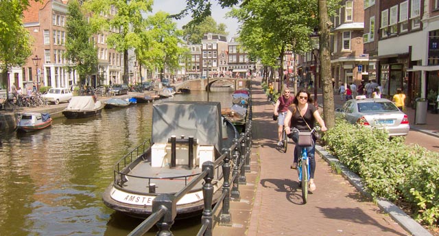 Cyclists in Amsterdam ride slower than in other cities. Photo © Holland-Cycling.com