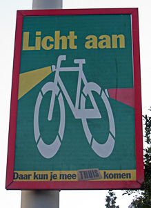 Government campaign poster. [br]Photo © Holland-Cycling.com