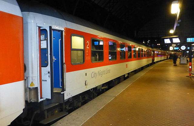 City Night Line at Copenhagen train station. Photo © [urlb=http://commons.wikimedia.org/wiki/File:City_Night_Line_at_K%C3%B8benhavns_Hovedbaneg%C3%A5rd_13.JPG?uselang=nl]Wikimedia[/urlb]