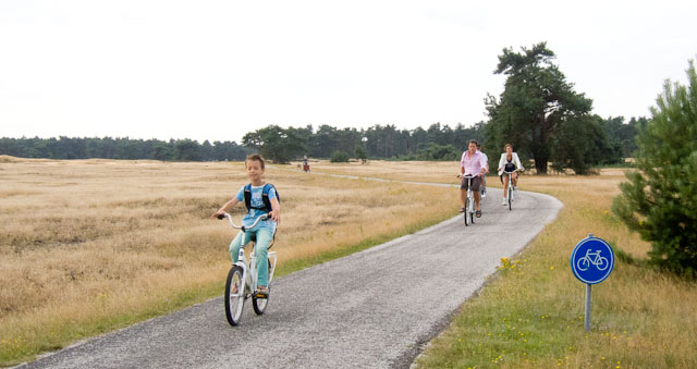 Hoge Veluwe National Park is an ideal cycling destination for families with young children. Photo © Holland-Cycling.com