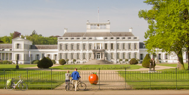 Soestdijk Palace, the childhood home of Princess Beatrix. Photo © Holland-Cycling.com